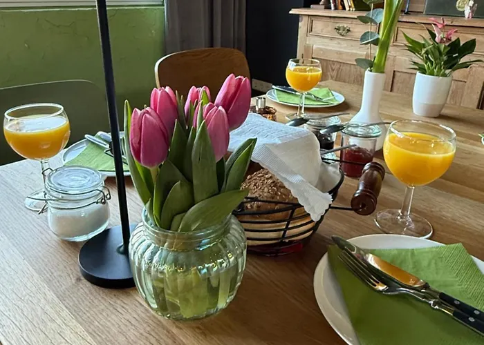 Gaestehaus & Cafe Leeze