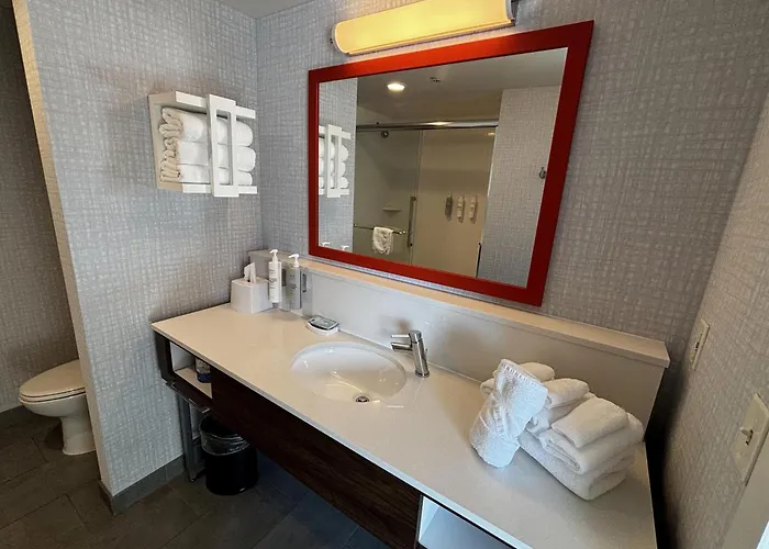 Hampton Inn & Suites Erie Bayfront