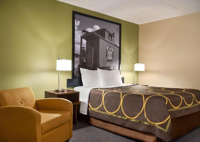 Super 8 By Wyndham Hearst On