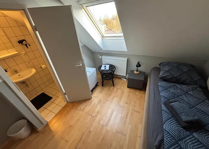 Zimmer-Bad-TV-Kühlschrank-14