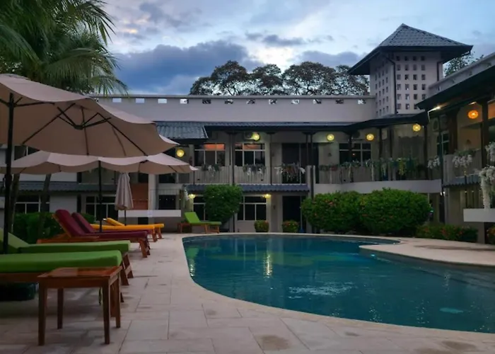 Parti Gras Hotel & Villas En Playa Potrero