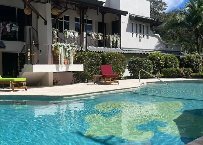 Parti Gras Hotel & Villas En Playa Potrero