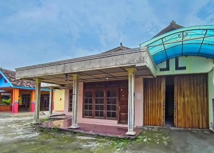Oyo Life 93662 Kost Pak Budi