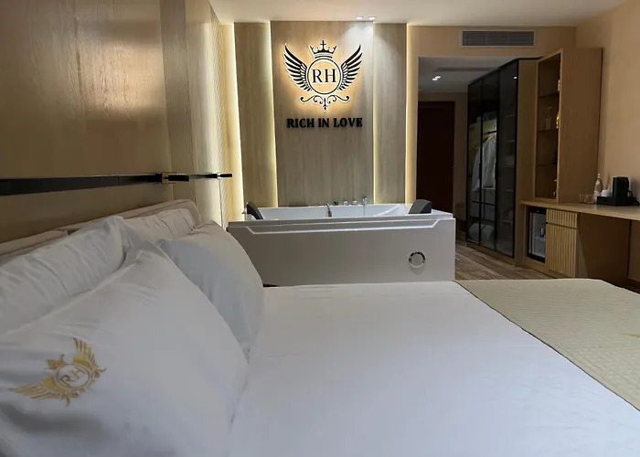 Rich Hotel