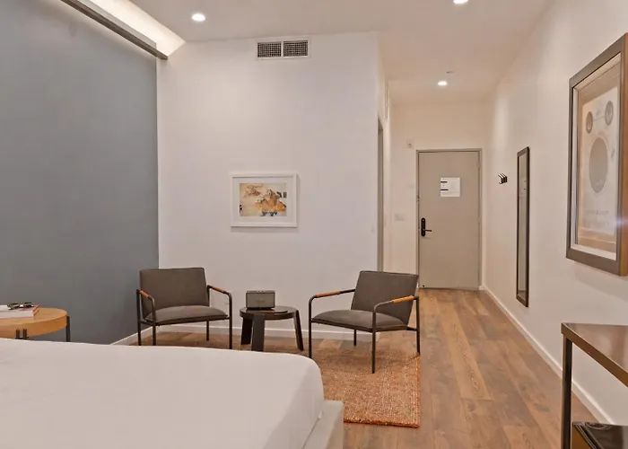 Sosuite At The Queen - Queen Village