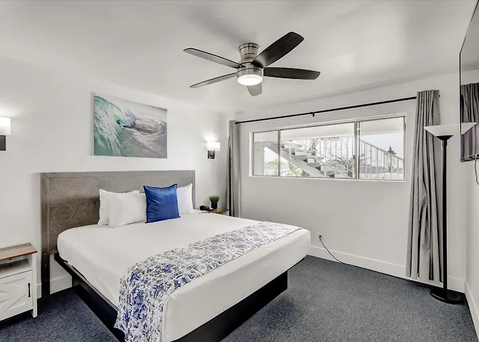 Oceanside Marina Suites - A Waterfront Hotel