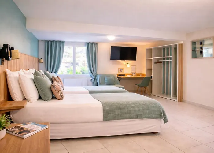 Hotel De Lion Sur Mer