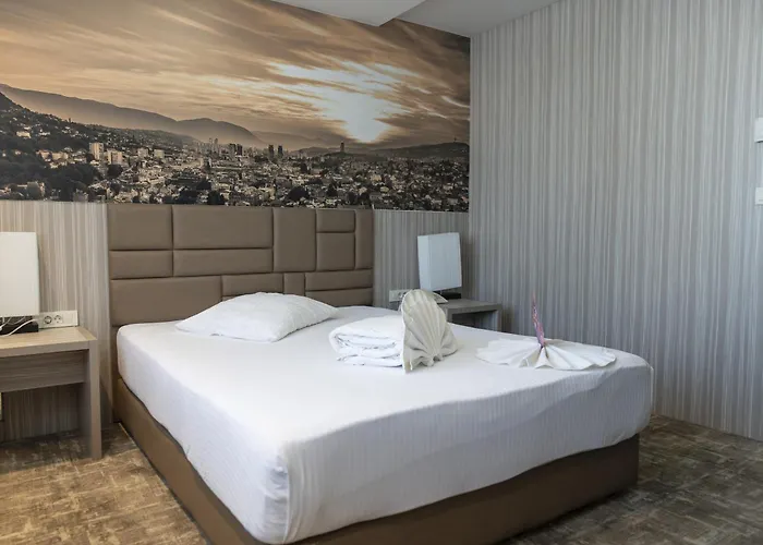 Hollywood Hotel