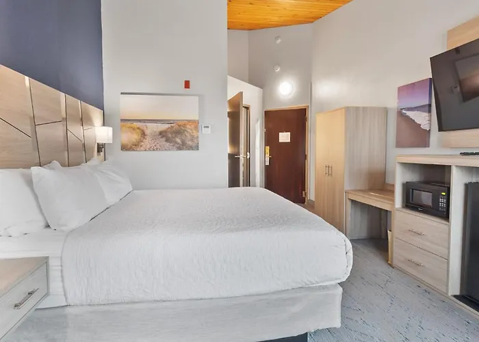 Best Western Plus, The Inn At Hampton
