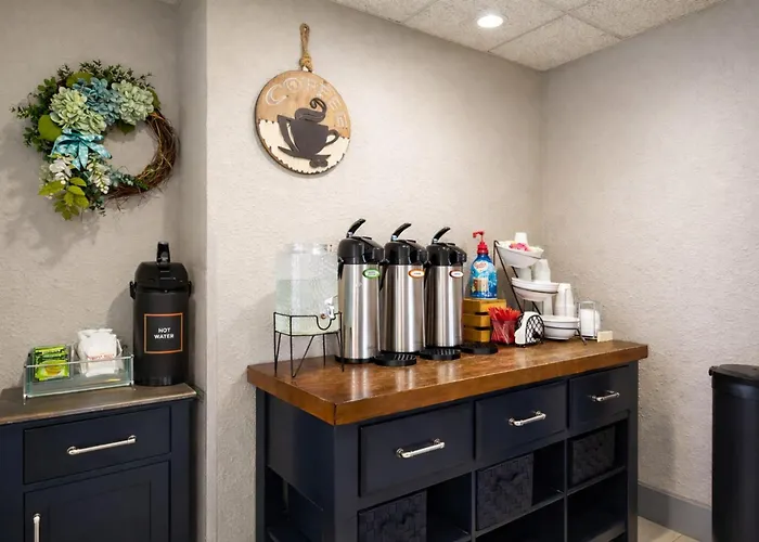Greenfield Inn & Suites Owensboro, Ky Airport