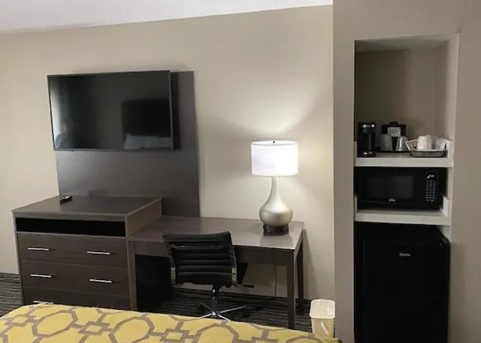 Baymont By Wyndham Topeka