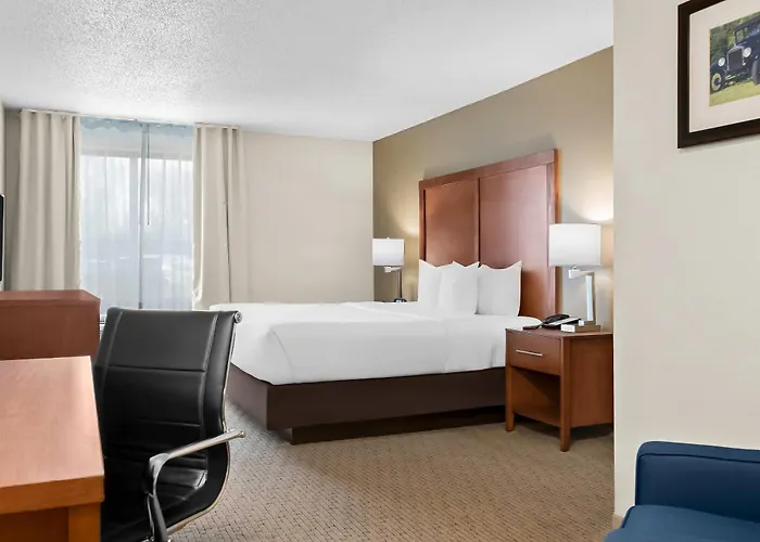 Comfort Inn & Suites Taylor - Detroit
