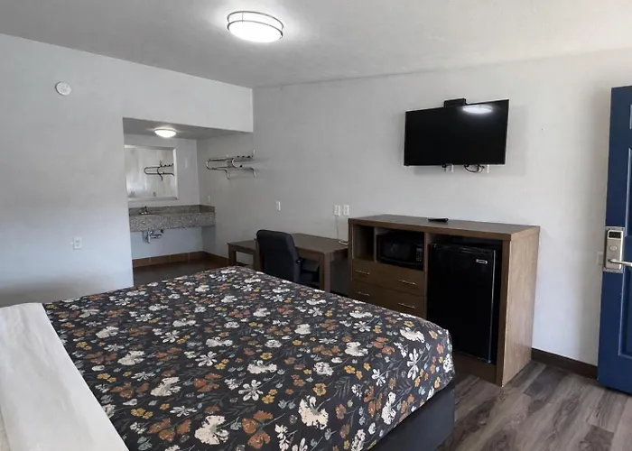 American Inn & Suites
