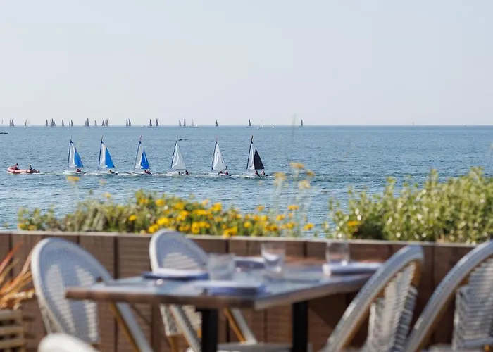 Logis Hôtel&Restaurant LES MOUETTES - Larmor Plage, Proche de LORIENT