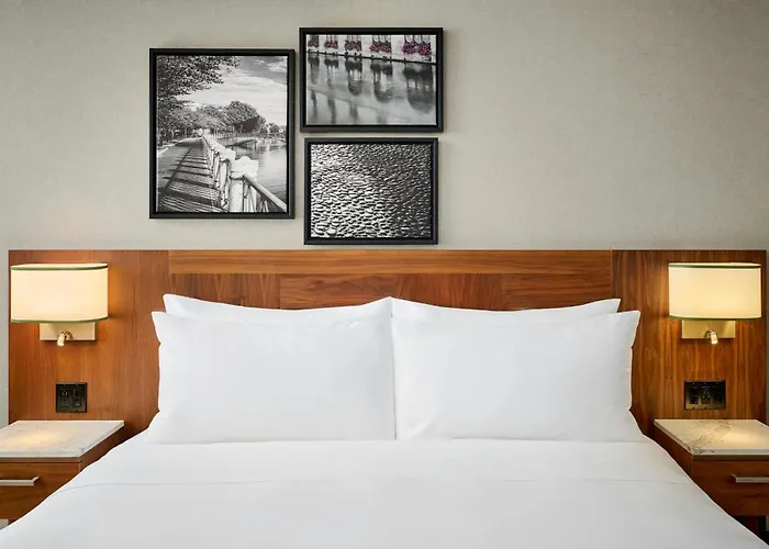 Ômage Hotel, Montreal Laval, a Tribute Portfolio Hotel