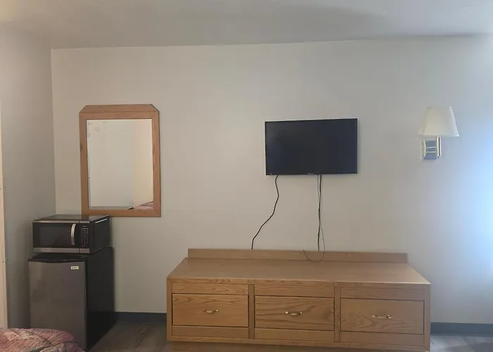 Economy Inn & Suites