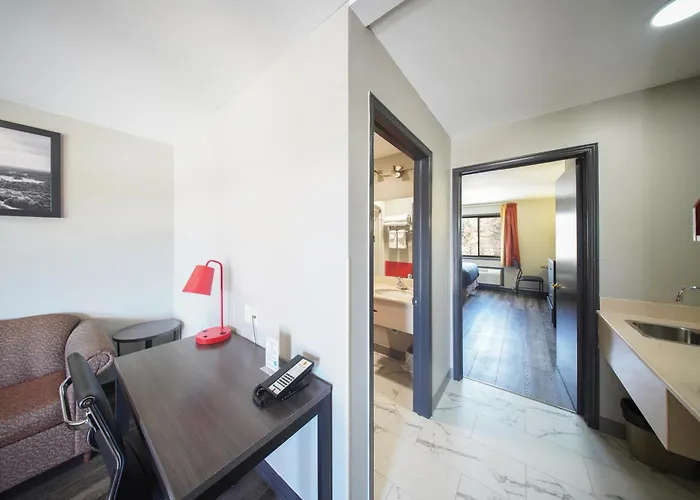 Super 8 By Wyndham Kingston