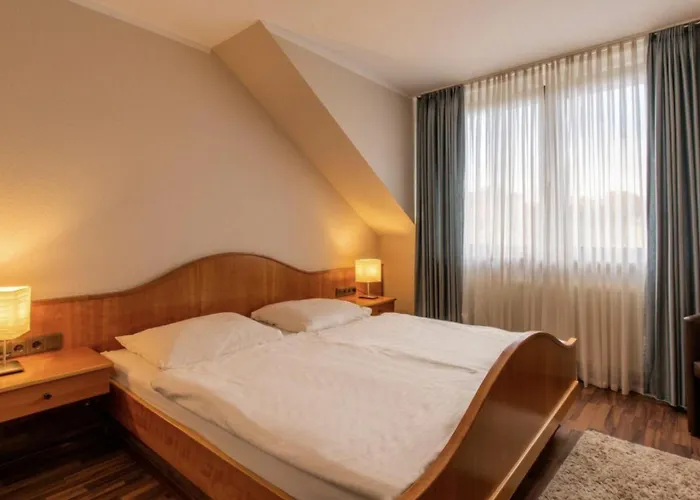 Private Rooms With Free Parking & 24H Self Check-In