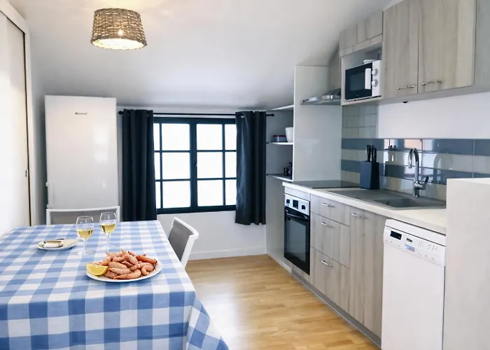 Residence Clos des Aigrettes -Appartements a 30m du Port de La Cotiniere , Ile d Oleron -commerces et plages a pied