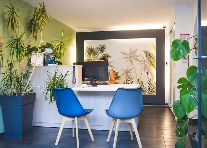Cit Hotel L Oasis D Avignon