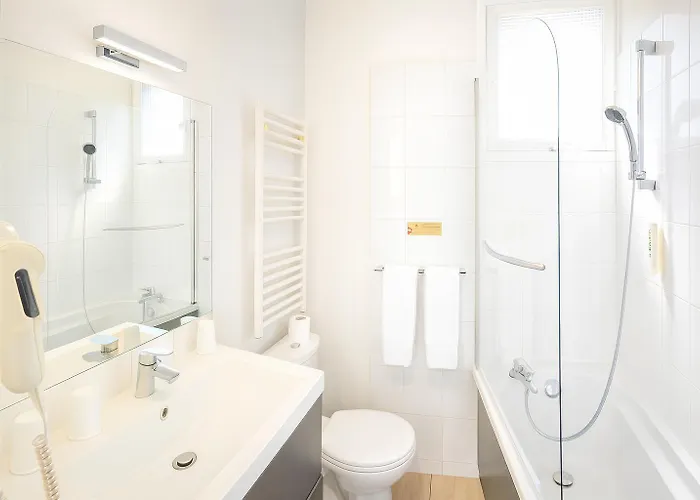 Cit Hotel L Oasis D Avignon