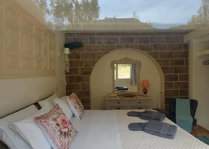 Tsaner Apartment And Rooms