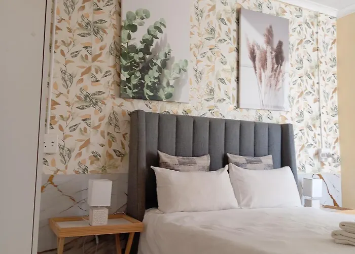 Naliya Guest House