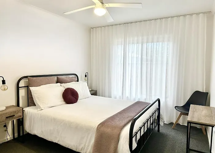 Sunny Shackell - Echuca Moama Holiday Accommodation
