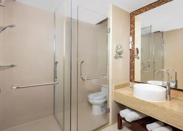 Grand Mercure & Spa Sanya Yalong Bay - Huayu Resort Hotel Enjoy A 20-Minute Massage Session