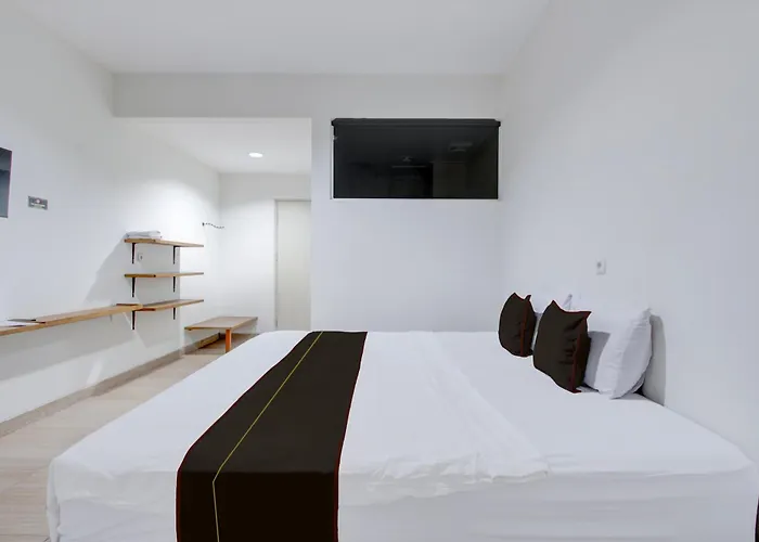 Townhouse Oak Near The Park Mall Solo Formerly D'Nawasena Guest House