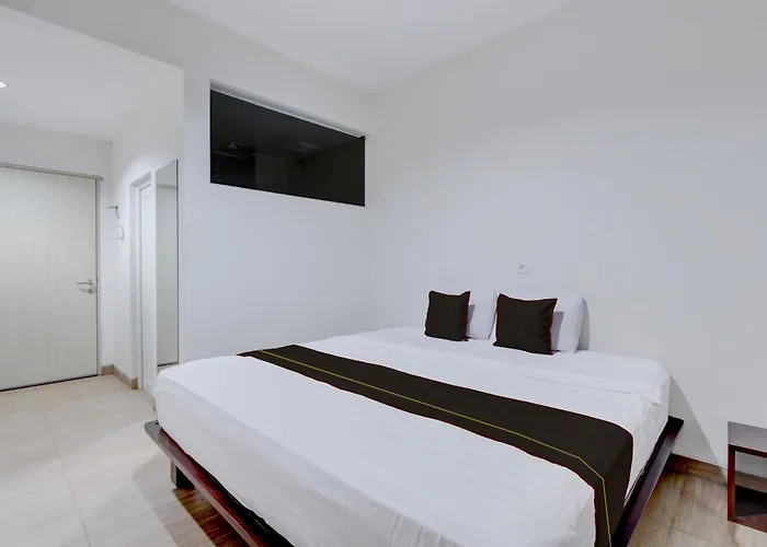 Townhouse Oak Near The Park Mall Solo Formerly D'Nawasena Guest House