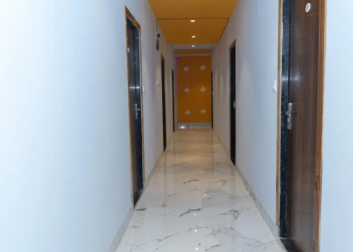 Hotel Midnight Lodging & Boarding