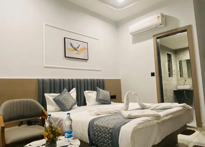 Hotel Leaf Inn