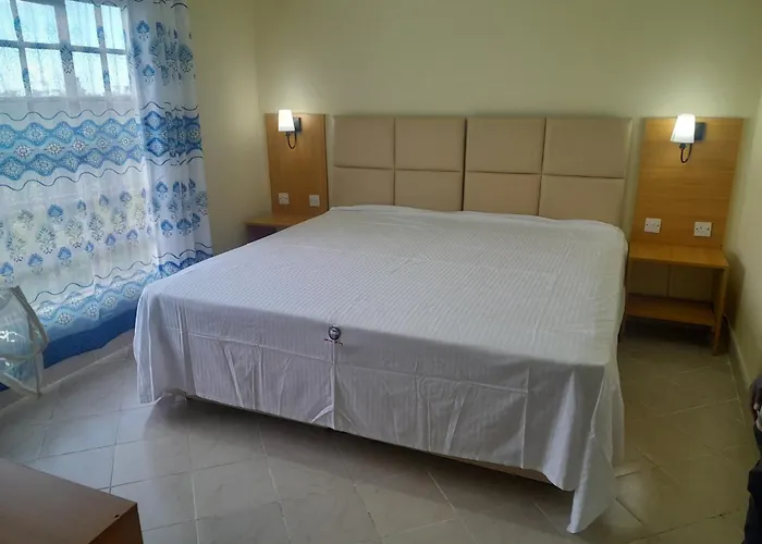 Oloitoktok Airstrip Resort - Amboseli