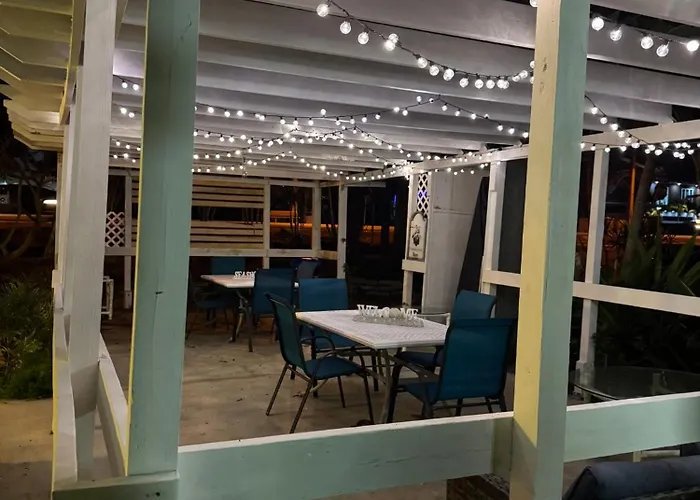 Boutique Hotel Across From Cocoa Beach, Pool 1