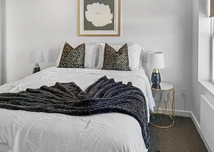 Daniella'S Suites