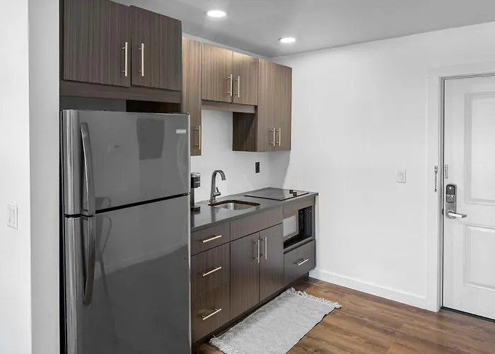 Daniella'S Suites