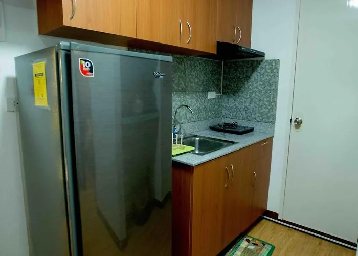 10 Min To Airport 1-Bedroom Pool Business Ready