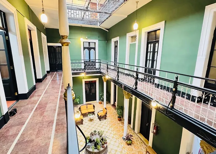 1825 Hotel