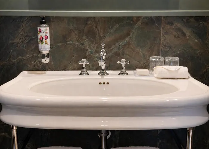 Neuilly Park Hotel