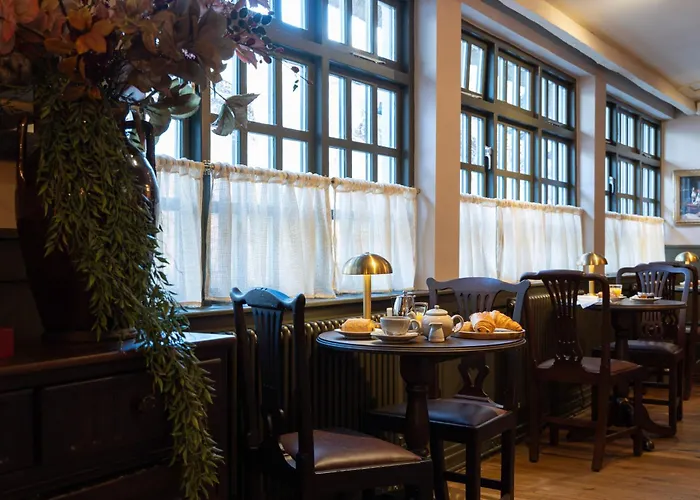 The Potters Heron - A Heartwood Inn
