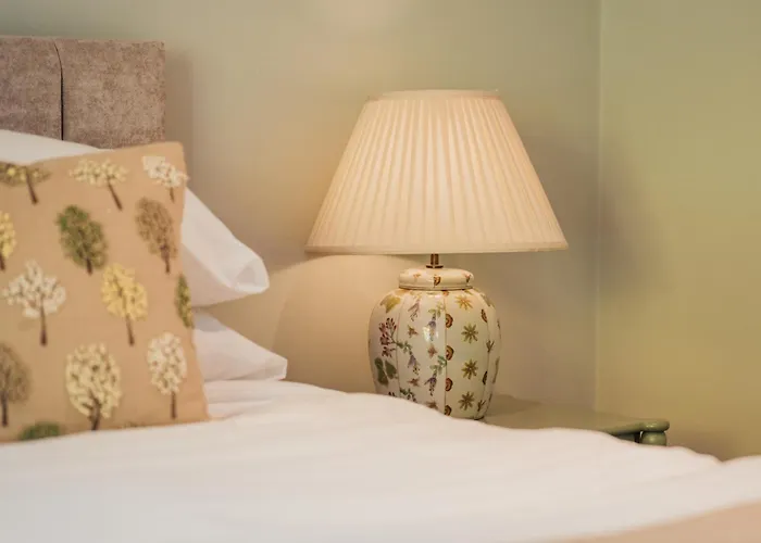 Farthings Hotel And Restaurant