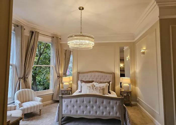 Woodland Manor Hotel