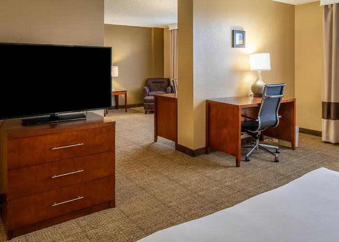Comfort Inn & Suites Lakeland North I-4