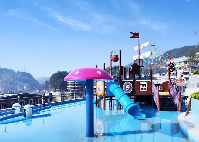 Phoenix Fairyland Hot Springs Hotel-Best Grand Hotel L&Swimming Facilities-Sumptuous Breakfast-Only Hot Spring-10Minute Walk To The Town-Free Pick Up