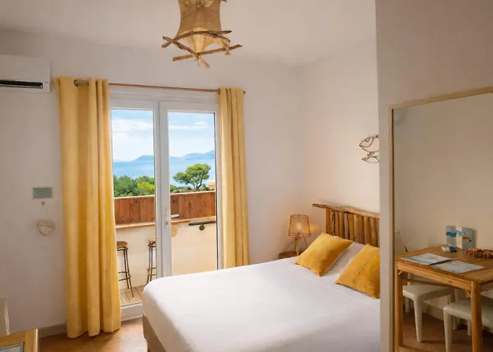 Hôtel Almanarre Plage - Hôtel Eco-Responsable face à la mer