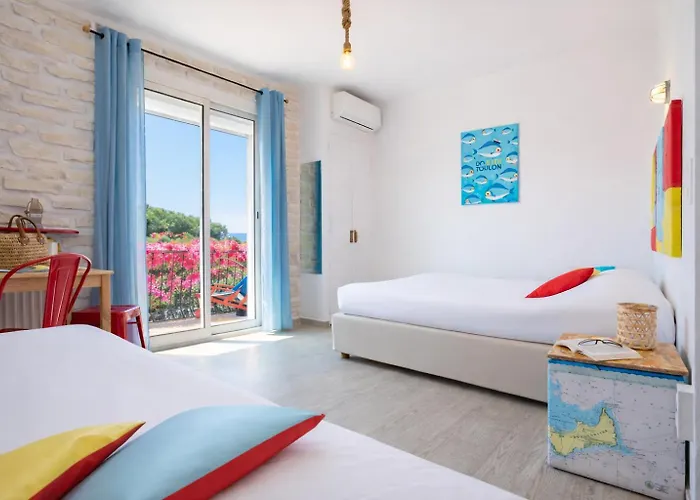 Hotel Almanarre Plage - Hotel Eco-Responsable Face A La Mer