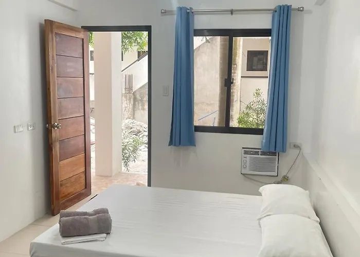 The Palines Apartment Hotel - Muntinlupa Near Evia