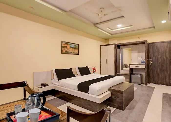 Super Townhouse Reti Bus Terminal Udaipur Formerly Greenland