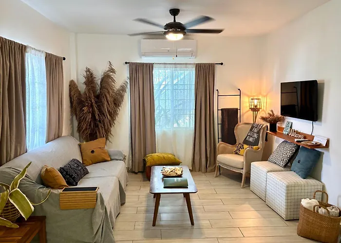 Stylish Apartments - Free Bikes, Nice Area & Cozy Patio, 10 Minutes To Airport